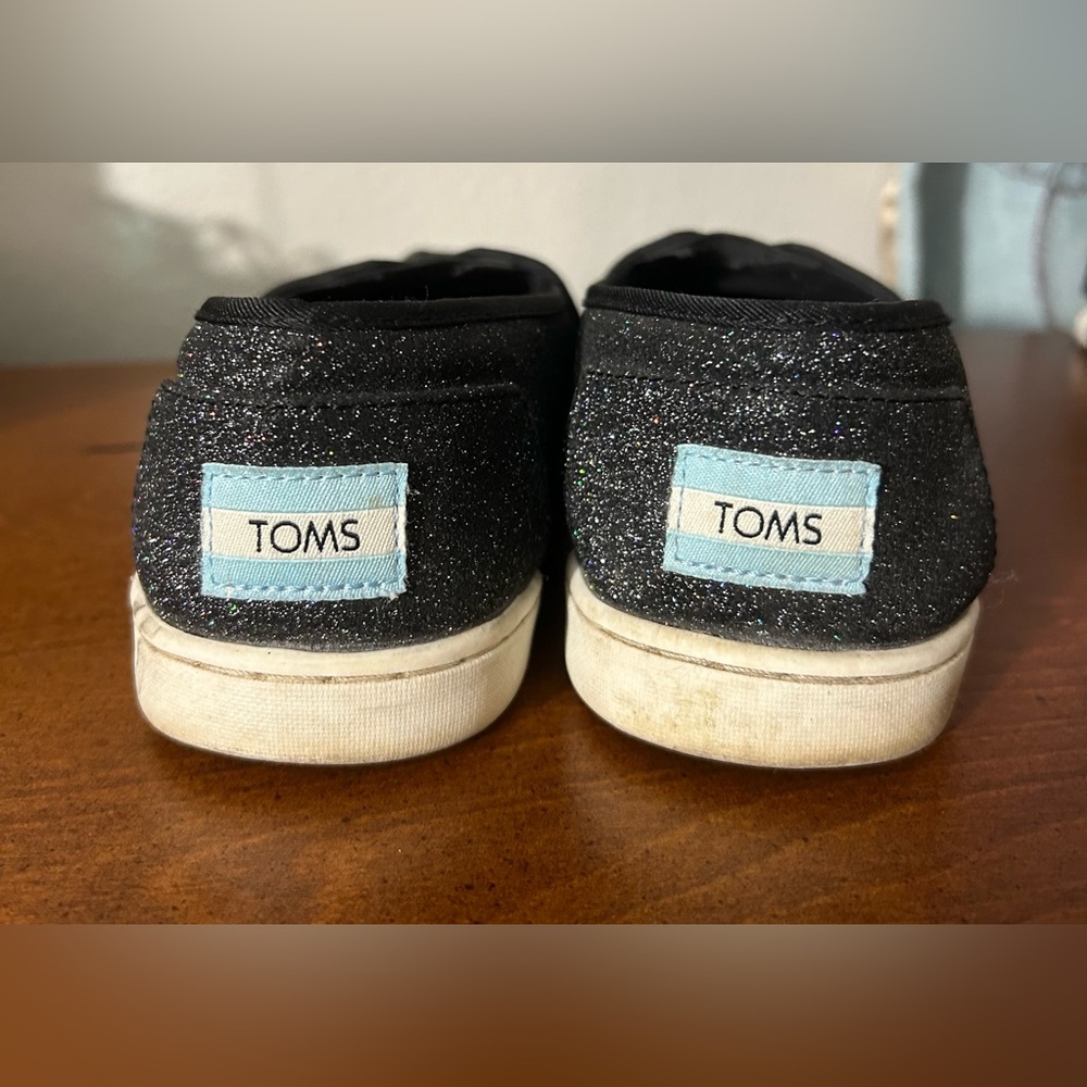 5/$25 Toms Sparkling Black Loafers